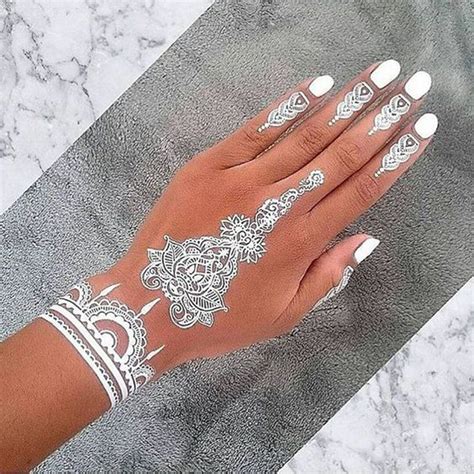 henné blanc sur mains White henna designs Henna tattoo designs