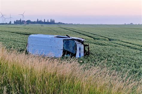 Heftiger Unfall Im Morgengrauen Auf Der S36 Bei Grimma Transporter