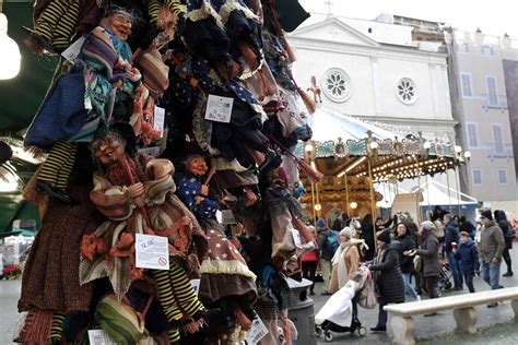 Piazza Navona Tutto Pronto Per Festeggiare L Arrivo Della Befana