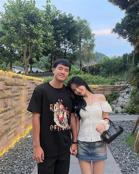 Tài sản đáng nể cuộc sống hôn nhân hiện tại của cầu thủ trẻ tổ chức lễ cưới xa hoa với hot girl mạng