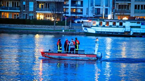 Feuerwehr Essen Birgt Leiche Aus Der Ruhr Bei Kettwig