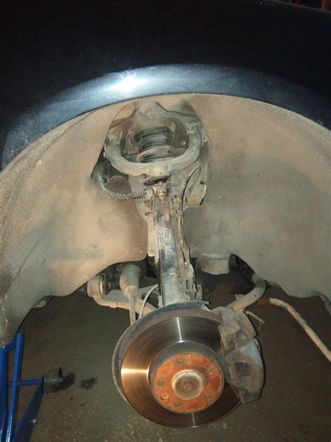 Замена правого верхнего рычага — Volkswagen Touareg (1G), 2,5 л, 2007 ...