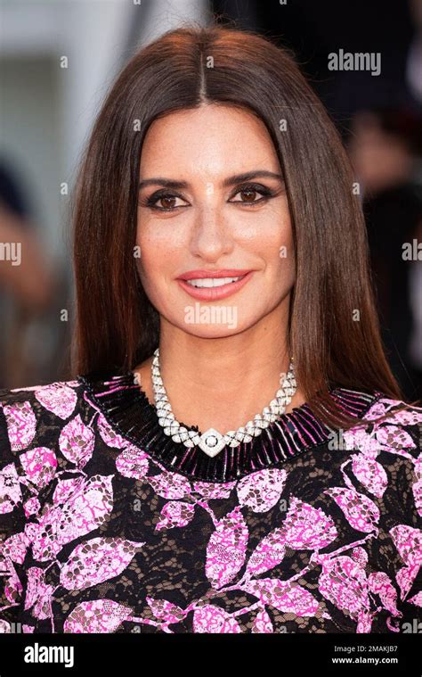 Penelope Cruz Poses For Photographers Upon Arrival At The Premiere Of