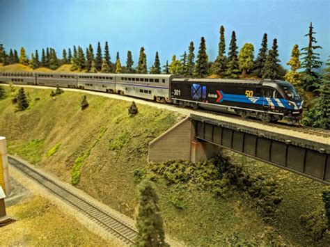 Model modern Amtrak passenger train consists - Trains