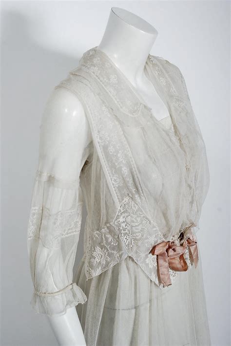 Vintage 1910's Ivory Sheer Embroidered Floral Lace and Tulle Tiered