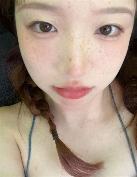 Pin By B Mai On Makeup Freckles Makeup Girl With Green Eyes Blonde Hair Korean