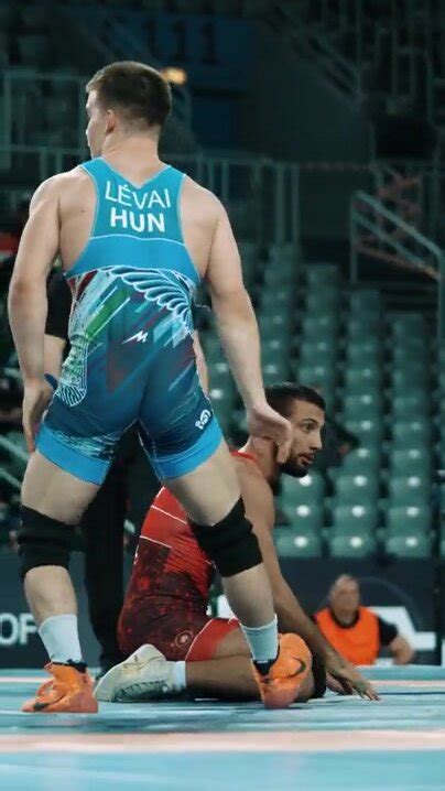 Spying Wrestler S Big Ass ThisVid