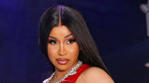 Cardi B And Jt Twitter Drama Controversy Explained As Beef Drags Nicki