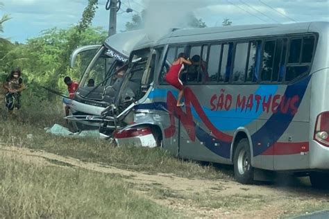 Tragédia na BA 120 batida entre ônibus da mesma empresa mata duas