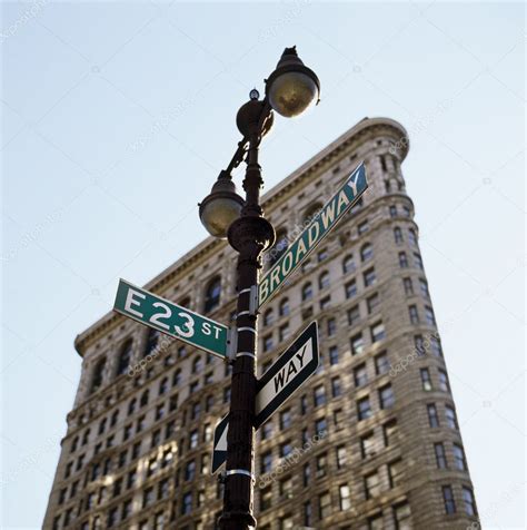 Flat Iron Building – Stock Editorial Photo © jehoede #8288645