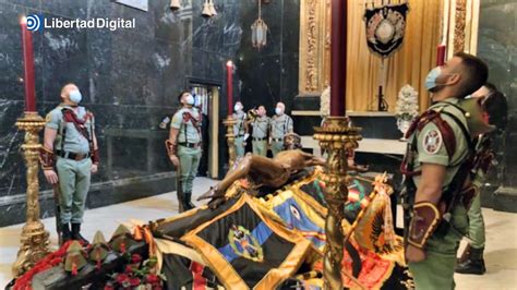 Los Legionarios Ya Custodian Su Cristo De La Buena Muerte Antes De Salir En Procesión En Málaga