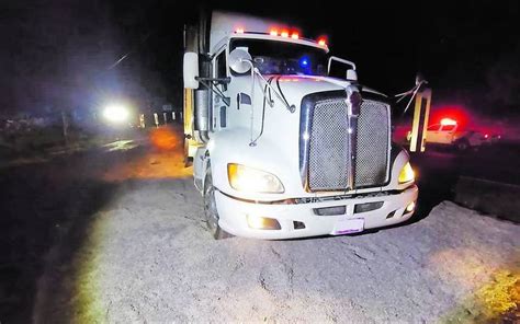 Tr Iler Choca Auto En Autopista Y Huye Muere Una Persona Autopista