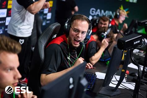 MOUZ espanca Natus Vincere e é campeã ESL Pro League Season 18 DRAFT5