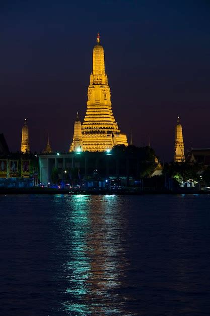 Premium Photo | The golden temple at night