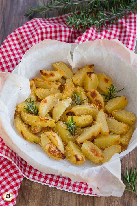 Patate Croccanti Al Forno Ricetta Contorno Con Pangrattato E Parmigiano