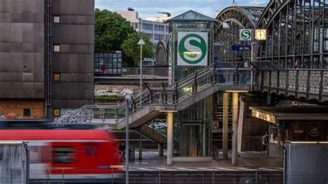 S Bahn Stammstrecke In M Nchen Polizei Evakuiert Hackerbr Cke Wegen