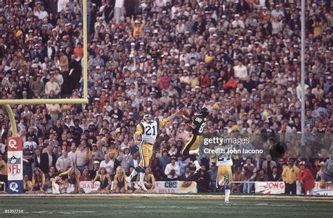 Super Bowl XIV, Pittsburgh Steelers Lynn Swann in action, attempting ...