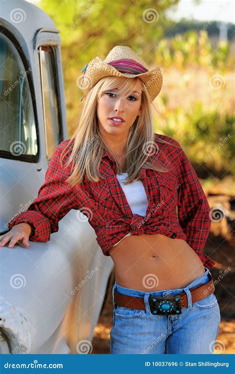 Fille Blonde De Pays Dans Le Chapeau Et Des Jeans Photo Stock Image Du Jeans Yeux 10037696