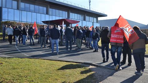 Issoudun 300 salariés de Safran débrayent pour augmenter les salaires