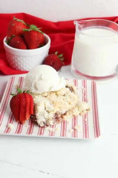 Easy 5 Ingredient Strawberry Cheesecake Dump Cake Recipe