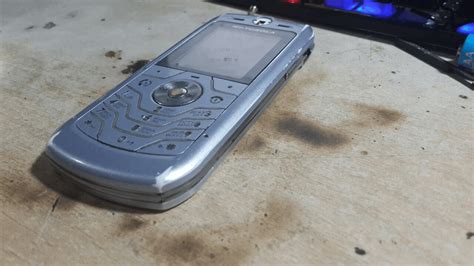 Футуристичный моноблок из 2005 Motorola Slvr L6 Хабр
