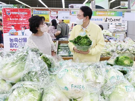 尹 추석 지원금 신속 집행 장보기 물가 잡아라국민 피부로 느껴야 전자신문