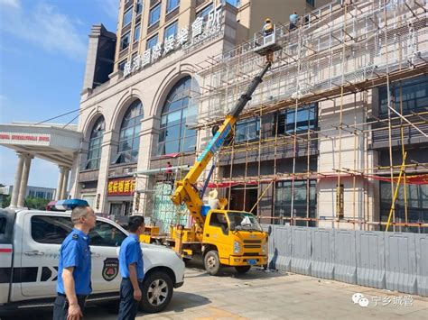 宁乡市城管局拆除破损广告牌 提升城市文明形象城管动态城管频道