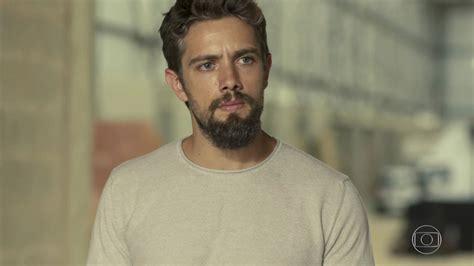 Rafael Cardoso é acusado de enviar nude para jovem de 18 anos Maluco e psicótico Revista