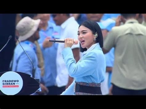 Wika Salim Janda Lincah Kampanye Akbar Prabowo Gibran Di Gbk