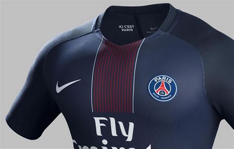 PSG Il est pas dégueu du tout le maillot de la saison prochaine nan