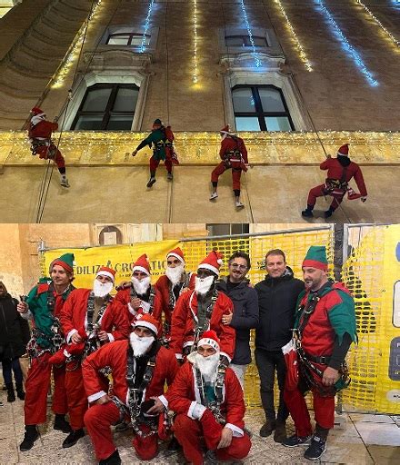 Calata Di Babbi Natale Dal Palazzo Dell Annunziata Nel Matera Christmas