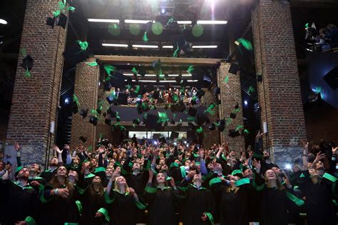 Cérémonie officielle de remise des diplômes