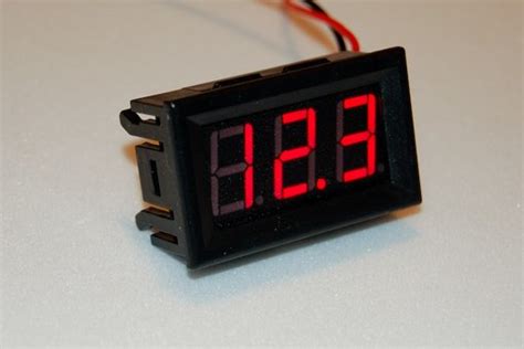Вольтметр автомобильный - цифровой в прикуриватель или встроенный (фото ...