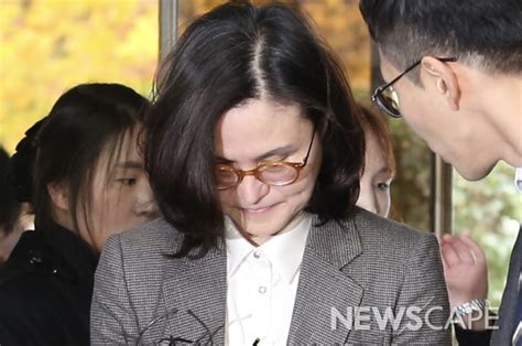 정경심 동양대 교수 구속법원 “증거인멸 우려” 영장 발부