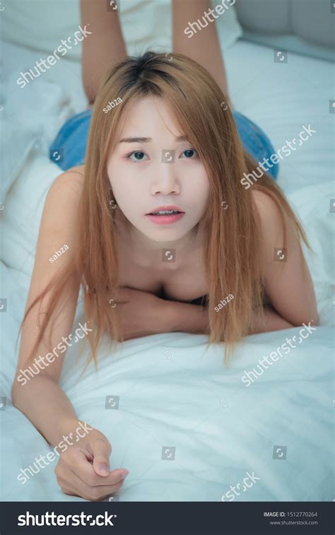 Sexy Asian Woman Lingerie Sitting Relax Foto Stock