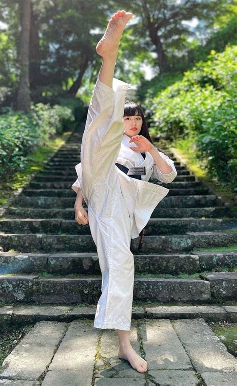 Pin De Fuck You En Majestic Beauty And Strength Mujeres Practicando Artes Marciales Poses De