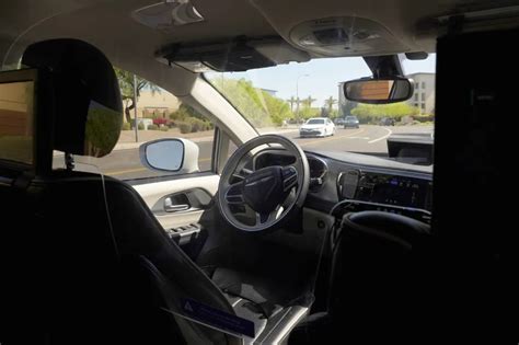 Waymo self-driving cars probed by government over crashes, but recalls ...