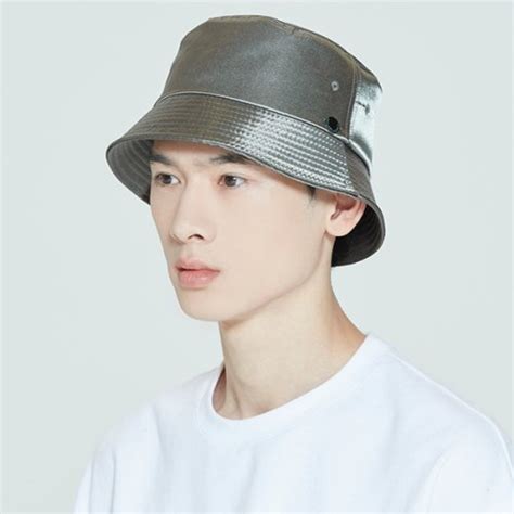 MUSINSA ROMANTIC CROWN LAUREL LOGO BUCKET HAT KHAKI