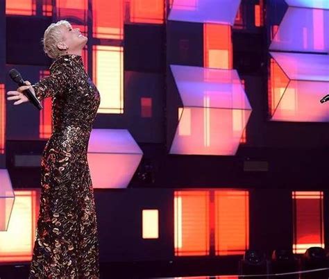 Xuxa Meneghel Apresenta Especial Canta Comigo All Stars E Recebe