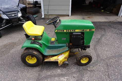 1983 John Deere Model 116 Garden Tractor Lawn Mower International