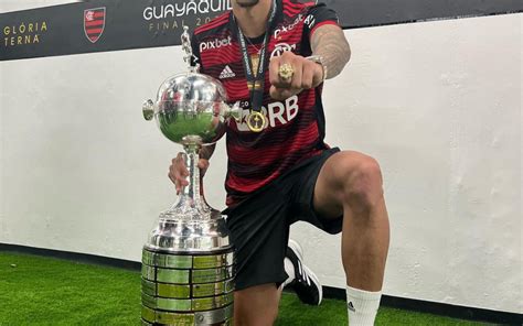 Pedro pode ultrapassar número de gols de Zico pelo Flamengo em