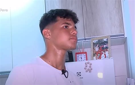 Filho do ex goleiro Bruno diz que tudo que sente pelo pai é pena POP TV