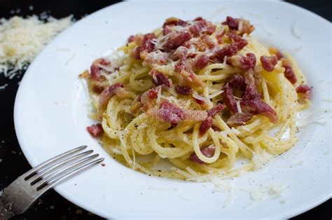 Carbonara De Las Pastas Espaguetis Con Tocino Y Queso Parmesano Foto De