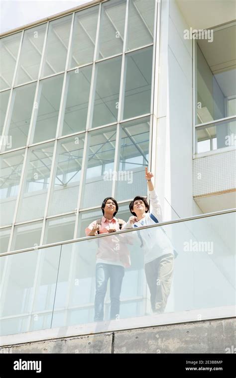 Japanese university students at the campus Stock Photo - Alamy