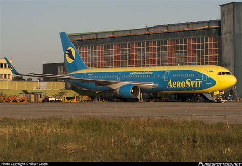 Ur Vvv Aerosvit Airlines Boeing Aer Wl Photo By Viktor Laszlo