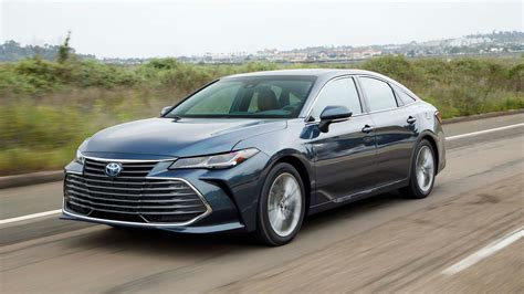 Edmunds Car Review 2020 Toyota Avalon Hybrid