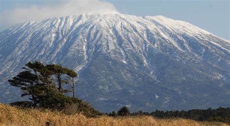 Southern Kuril Islands: Volcanoes, waterfalls and natural springs ...