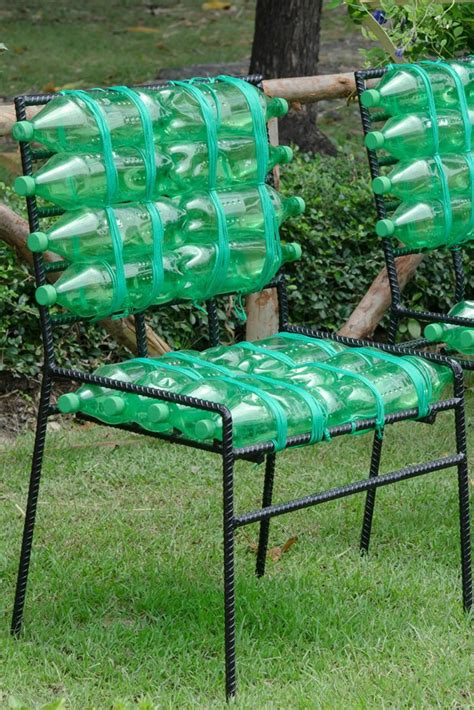 Upcycling Ideas Plastic Bottle Garden Chairs Casa De Botellas Puf De Botellas Reciclaje De