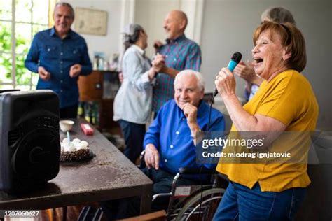 21 061 Karaoke Stock Photos, High-Res Pictures, and Images - Getty Images