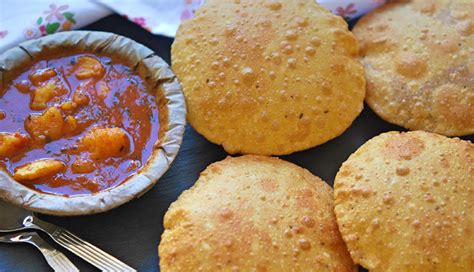 10 Famous Foods To Try In Agra